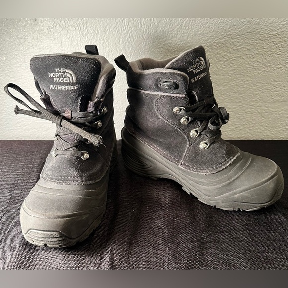 The North Face HeatSeeker Black Suede/Rubber Winter Boots Size US 4 Youth VGC - Picture 1 of 7